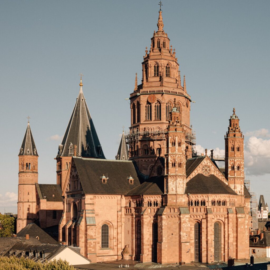 Vista de la Catedral de Maguncia desde el teatro. Visitas guiadas en español