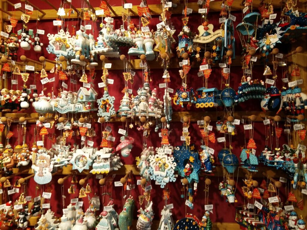 Adornos de Navidad. Mercadillo de Navidad en Mainz